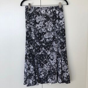 Lightweight Laura black and white flare skirt